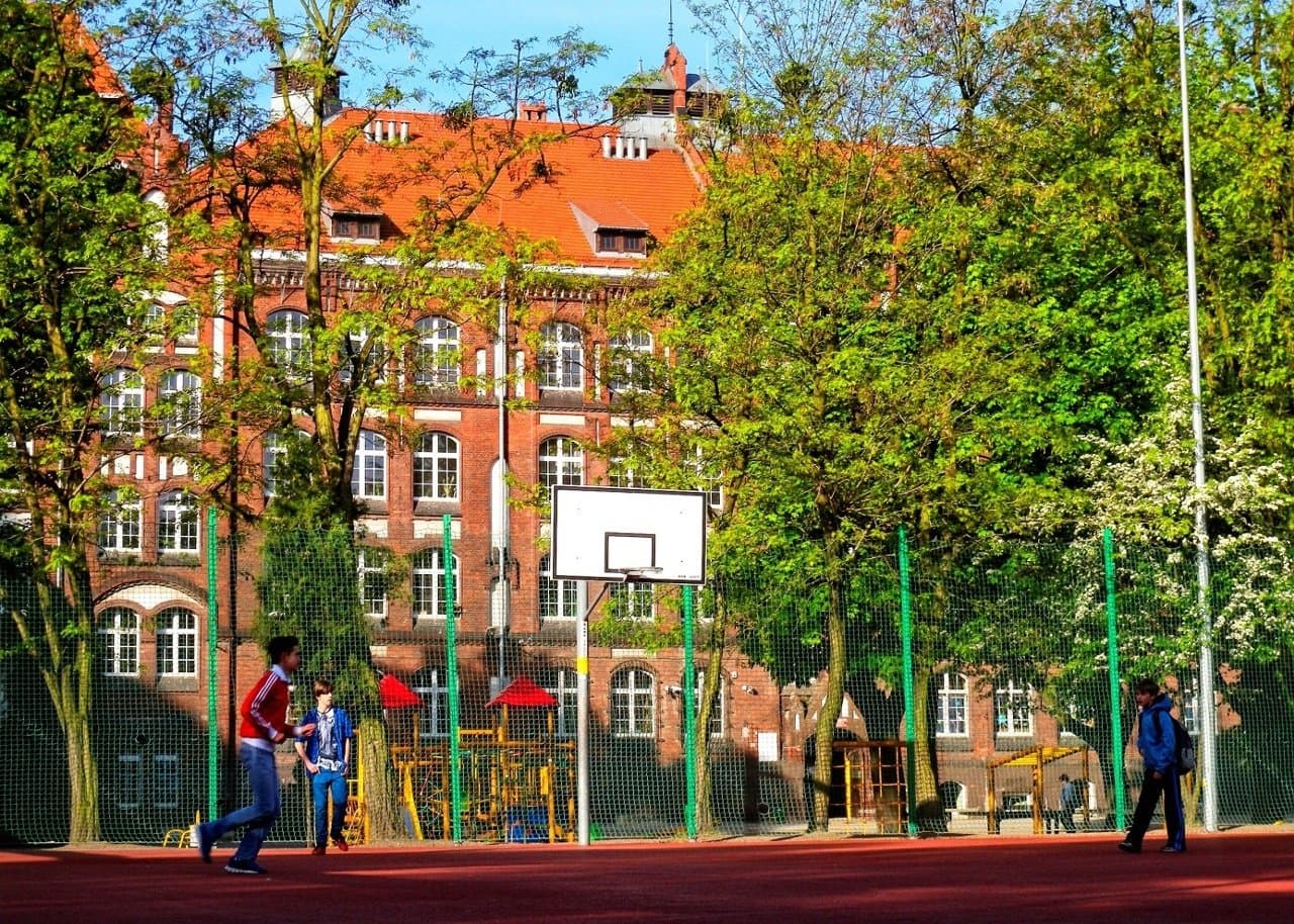 The Oldest Primary School in Wrocław Celebrates 80 Years: The Story of SP 1 on Nowowiejska Street
